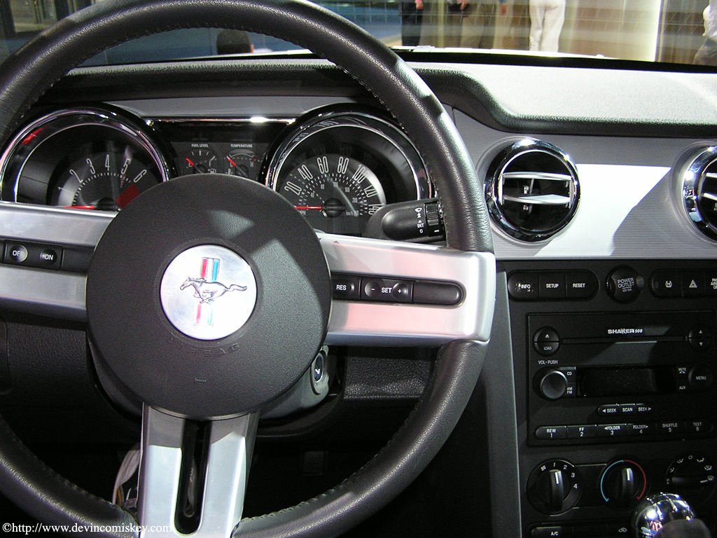 showimages/Ford/Mustang2005-interior.jpg, 351K